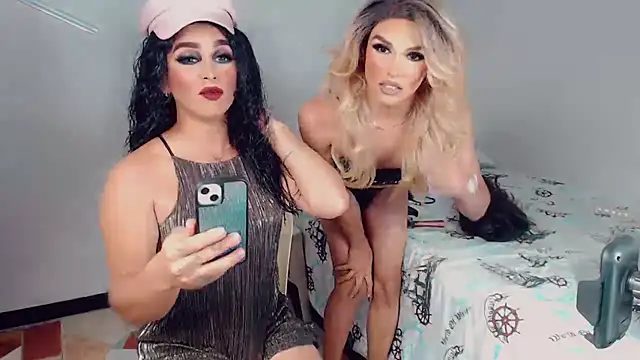 Snapshot of New_Dolls chatting on 25, 10, 2025 New Dolls online show from 25, 10, 2025