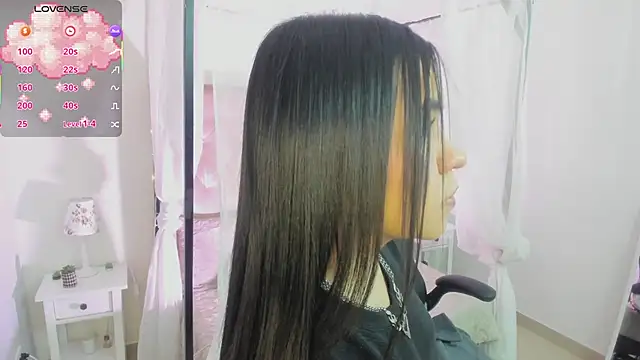 Hanna  Becker  online show from 21, 11, 2025