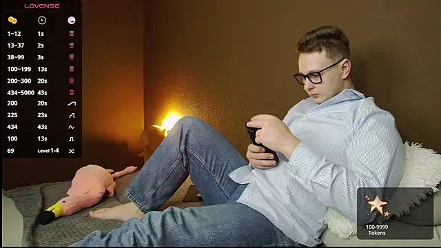 Snapshot of charlie_smiley chatting on 25, 11, 2025 charlie smiley online show from 25, 11, 2025