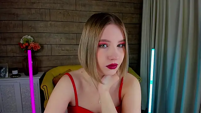 Snapshot of LiliLinn chatting on 4, 2, 2025 LiliLinn online show from 4, 2, 2025