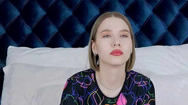 Snapshot of LiliLinn chatting on 7, 2, 2025 LiliLinn online show from 7, 2, 2025