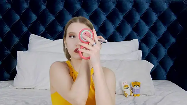 Snapshot of LiliLinn chatting on 8, 2, 2025 LiliLinn online show from 8, 2, 2025