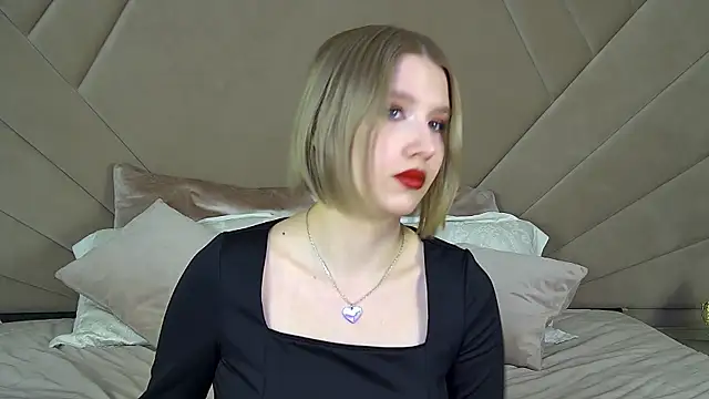 Snapshot of LiliLinn chatting on 11, 2, 2025 LiliLinn online show from 11, 2, 2025