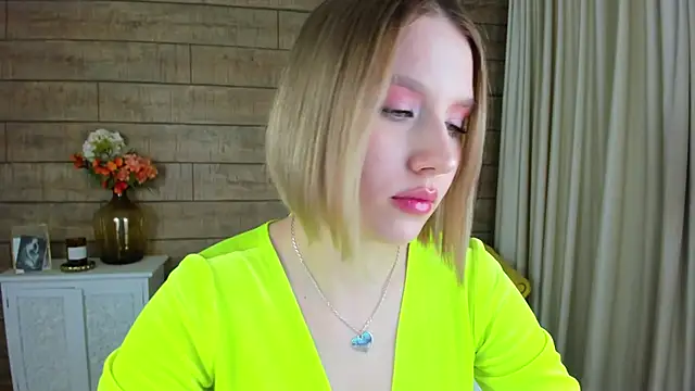 Snapshot of LiliLinn chatting on 12, 2, 2025 LiliLinn online show from 12, 2, 2025