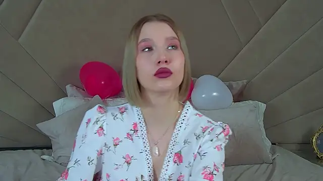 Snapshot of LiliLinn chatting on 17, 2, 2025 LiliLinn online show from 17, 2, 2025