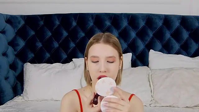 Snapshot of LiliLinn chatting on 18, 2, 2025 LiliLinn online show from 18, 2, 2025