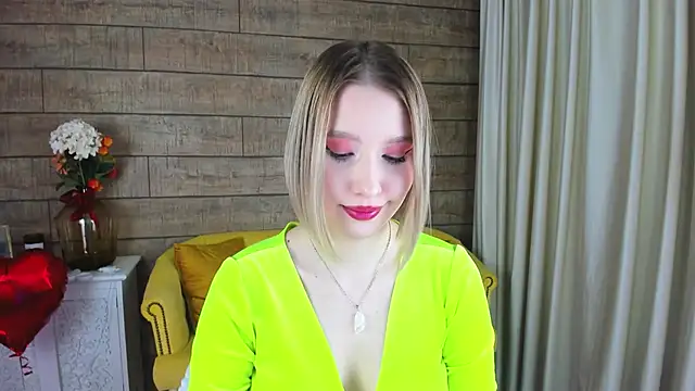 Snapshot of LiliLinn chatting on 19, 2, 2025 LiliLinn online show from 19, 2, 2025