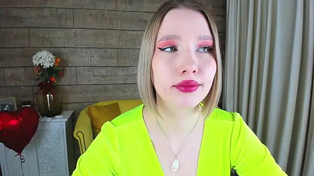 Snapshot of LiliLinn chatting on 19, 2, 2025 LiliLinn online show from 19, 2, 2025