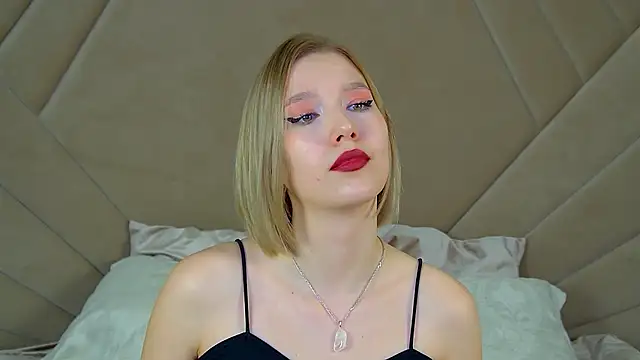 Snapshot of LiliLinn chatting on 25, 2, 2025 LiliLinn online show from 25, 2, 2025