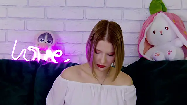 Snapshot of LiliLinn chatting on 4, 3, 2025 LiliLinn online show from 4, 3, 2025