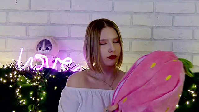 Snapshot of LiliLinn chatting on 4, 3, 2025 LiliLinn online show from 4, 3, 2025