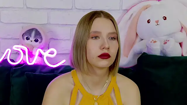 Snapshot of LiliLinn chatting on 5, 3, 2025 LiliLinn online show from 5, 3, 2025