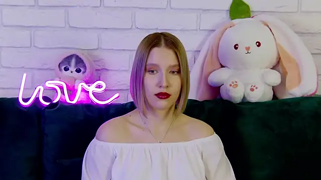 Snapshot of LiliLinn chatting on 5, 3, 2025 LiliLinn online show from 5, 3, 2025