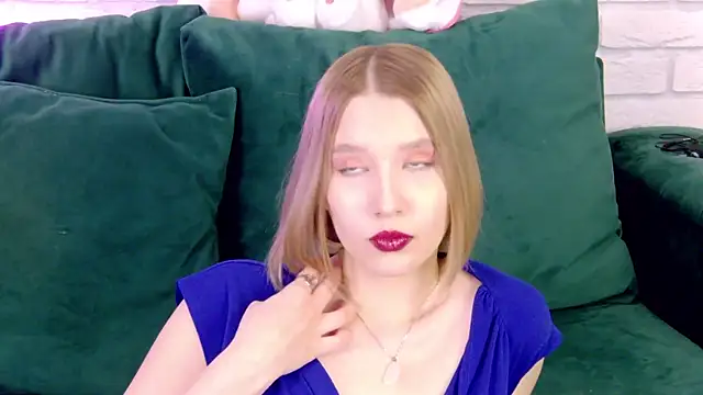 Snapshot of LiliLinn chatting on 7, 3, 2025 LiliLinn online show from 7, 3, 2025