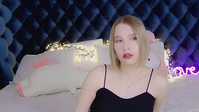 Snapshot of LiliLinn chatting on 8, 3, 2025 LiliLinn online show from 8, 3, 2025