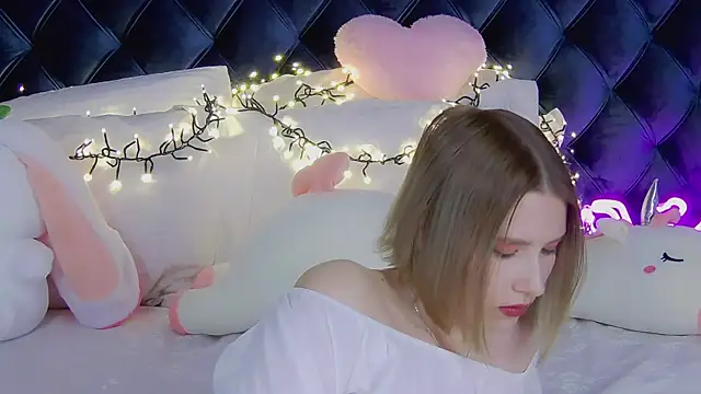 Snapshot of LiliLinn chatting on 8, 3, 2025 LiliLinn online show from 8, 3, 2025