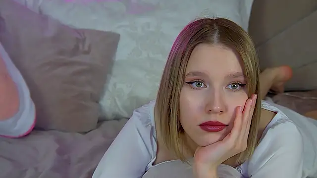 Snapshot of LiliLinn chatting on 11, 3, 2025 LiliLinn online show from 11, 3, 2025