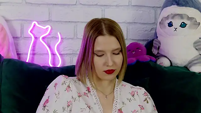 Snapshot of LiliLinn chatting on 12, 3, 2025 LiliLinn online show from 12, 3, 2025