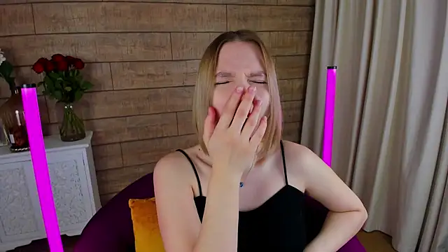 Snapshot of LiliLinn chatting on 18, 3, 2025 LiliLinn online show from 18, 3, 2025