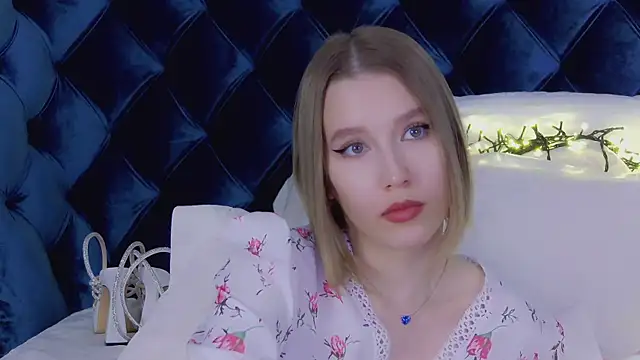 Snapshot of LiliLinn chatting on 19, 3, 2025 LiliLinn online show from 19, 3, 2025