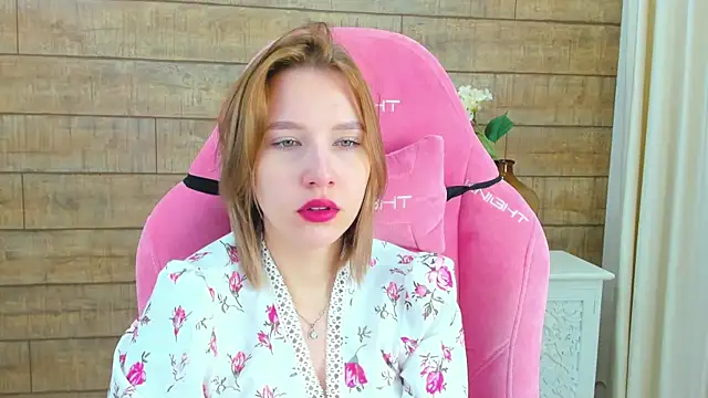 Snapshot of LiliLinn chatting on 9, 9, 2025 LiliLinn online show from 9, 9, 2025