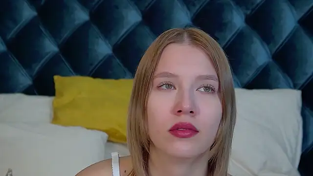 Snapshot of LiliLinn chatting on 15, 9, 2025 LiliLinn online show from 15, 9, 2025