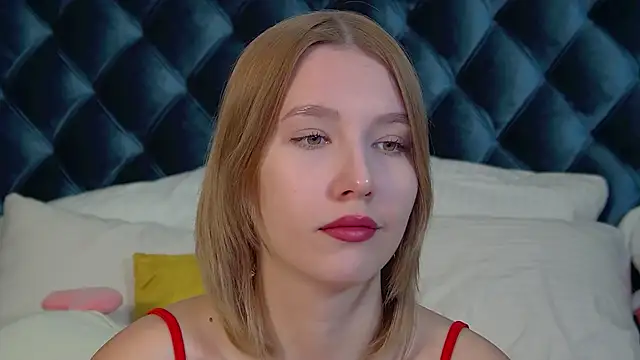 Snapshot of LiliLinn chatting on 19, 9, 2025 LiliLinn online show from 19, 9, 2025