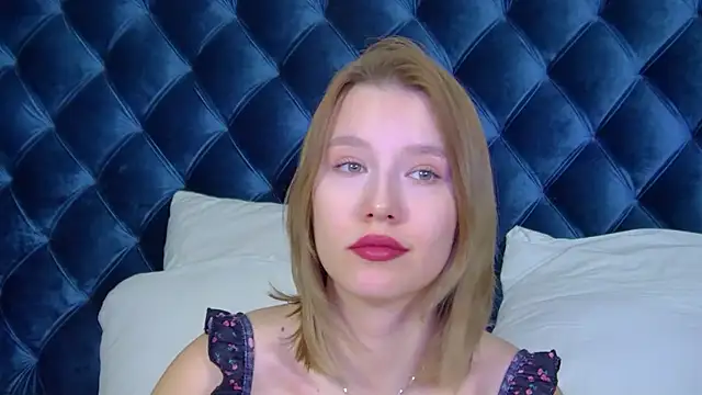 Snapshot of LiliLinn chatting on 13, 10, 2025 LiliLinn online show from 13, 10, 2025