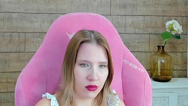 Snapshot of LiliLinn chatting on 20, 10, 2025 LiliLinn online show from 20, 10, 2025