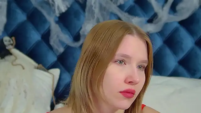 Snapshot of LiliLinn chatting on 25, 10, 2025 LiliLinn online show from 25, 10, 2025