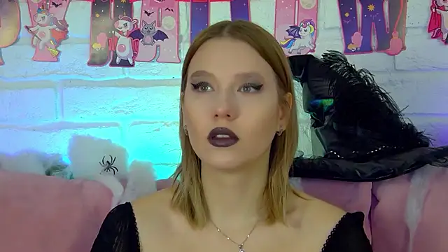 Snapshot of LiliLinn chatting on 31, 10, 2025 LiliLinn online show from 31, 10, 2025