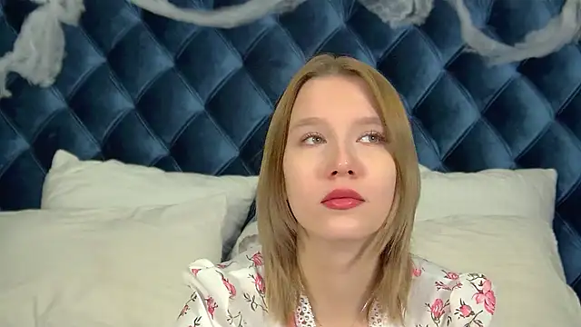 Snapshot of LiliLinn chatting on 3, 11, 2025 LiliLinn online show from 3, 11, 2025