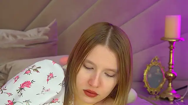 Snapshot of LiliLinn chatting on 11, 11, 2025 LiliLinn online show from 11, 11, 2025