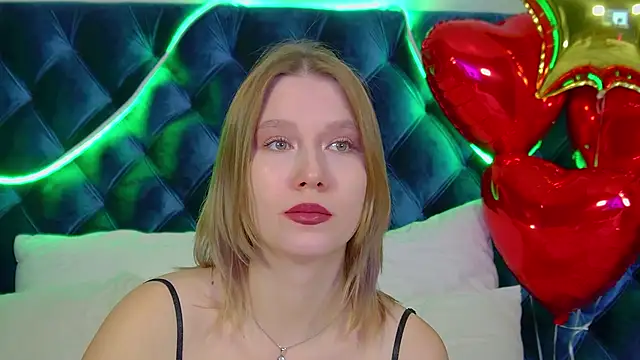 Snapshot of LiliLinn chatting on 15, 11, 2025 LiliLinn online show from 15, 11, 2025