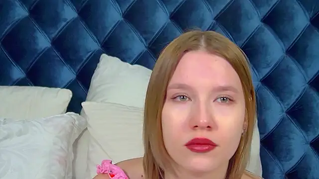 Snapshot of LiliLinn chatting on 28, 11, 2025 LiliLinn online show from 28, 11, 2025