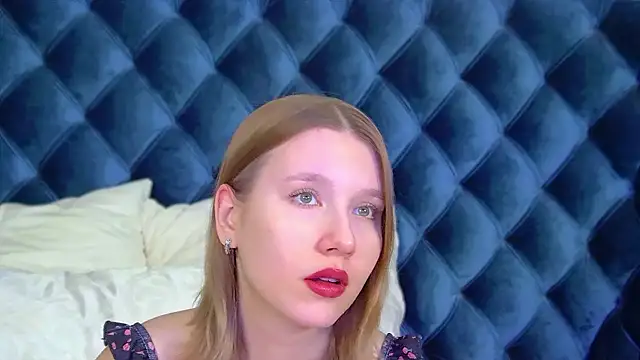 Snapshot of LiliLinn chatting on 29, 11, 2025 LiliLinn online show from 29, 11, 2025