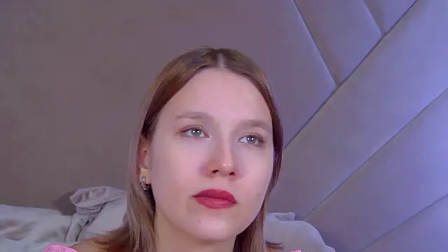 Snapshot of LiliLinn chatting on 1, 12, 2025 LiliLinn online show from 1, 12, 2025