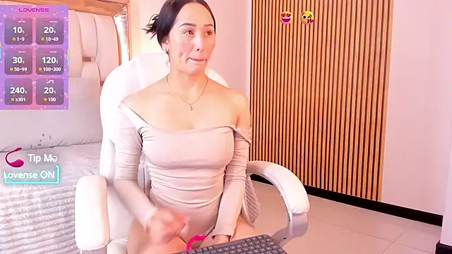 Snapshot of hazel_ross_tcw chatting on 9, 10, 2025 hazel ross tcw online show from 9, 10, 2025