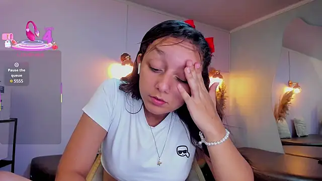 Snapshot of katy_sweet19 chatting on 21, 3, 2025 katy sweet19 online show from 21, 3, 2025