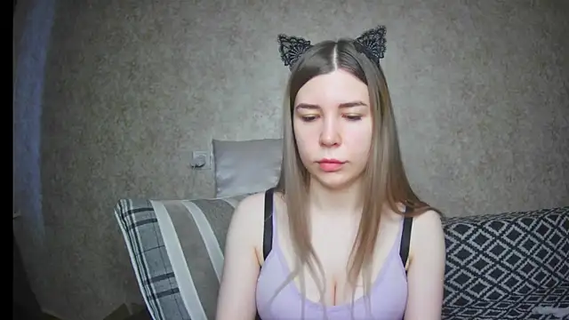 Snapshot of ElllaNuar chatting on 5, 2, 2025 ElllaNuar online show from 5, 2, 2025