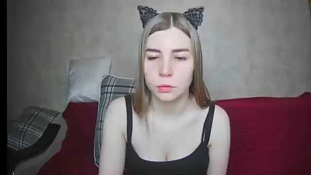 Snapshot of ElllaNuar chatting on 6, 3, 2025 ElllaNuar online show from 6, 3, 2025