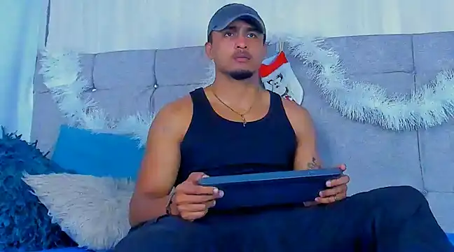 Snapshot of Mateo_Reales chatting on 19, 12, 2024 Mateo Reales online show from 19, 12, 2024