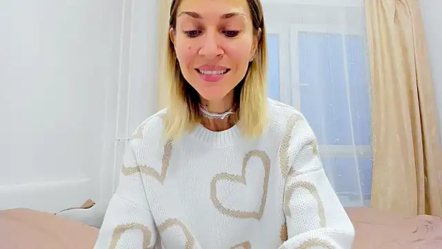 Snapshot of Mona_Cruz chatting on 4, 12, 2024 Mona Cruz online show from 4, 12, 2024