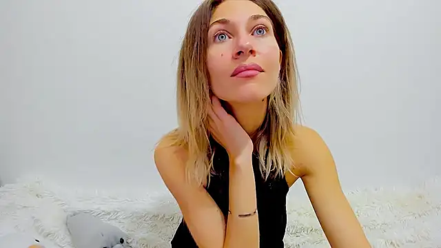 Snapshot of Mona_Cruz chatting on 12, 1, 2025 Mona Cruz online show from 12, 1, 2025