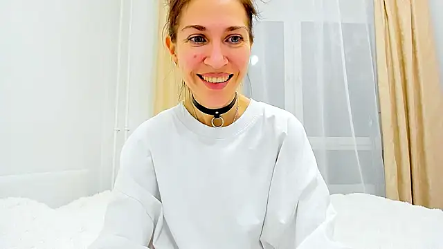 Snapshot of Mona_Cruz chatting on 4, 2, 2025 Mona Cruz online show from 4, 2, 2025