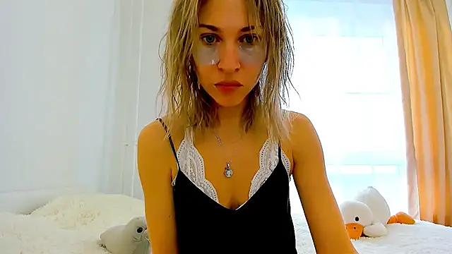 Snapshot of Mona_Cruz chatting on 19, 2, 2025 Mona Cruz online show from 19, 2, 2025