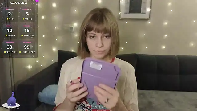 Snapshot of HermioneHHH chatting on 8, 12, 2024 HermioneHHH online show from 8, 12, 2024