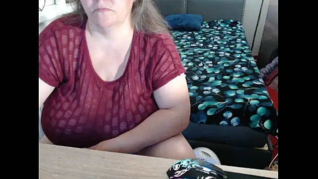 Snapshot of Sweetboobs chatting on 29, 9, 2025 Sweetboobs online show from 29, 9, 2025