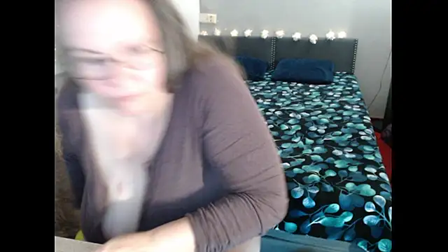 Snapshot of Sweetboobs chatting on 20, 11, 2025 Sweetboobs online show from 20, 11, 2025