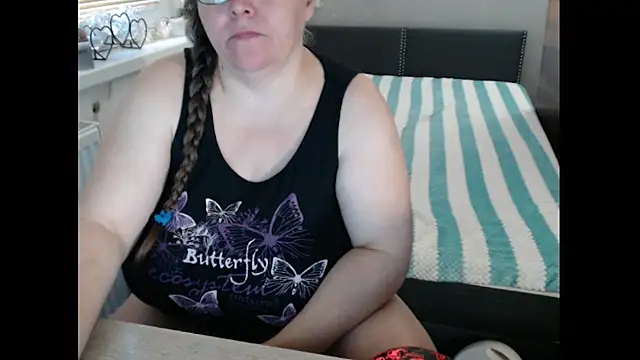 Snapshot of Sweetboobs chatting on 29, 11, 2025 Sweetboobs online show from 29, 11, 2025